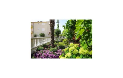 Vrt u objektu Lovely Apartment In Vodice With Wifi
