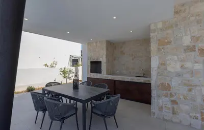TV i/ili zabavni centar u objektu Luxurious Home In Razanj