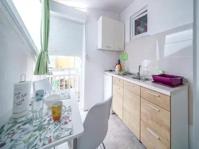 Kuhinja ili čajna kuhinja u objektu Apartment in Vodice near Male Vrulje Beach