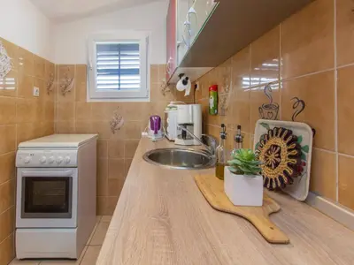 Kuhinja ili čajna kuhinja u objektu Apartment Tribunj near Adriatic Sea