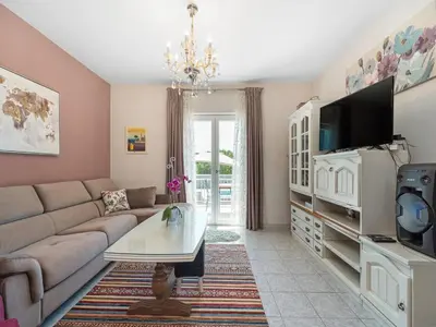 TV i/ili zabavni centar u objektu Villa near Krka with Private Pool