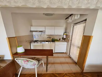 Kuhinja ili čajna kuhinja u objektu Studio in Tribunj near Bristak Beach