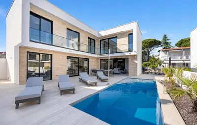 Bazen u objektu Me Paradise Villa Lavender ili u blizini