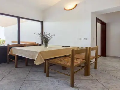 Tlocrt objekta Apartment in Brodarica by Sandy Beach