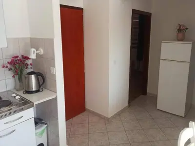 Kuhinja ili čajna kuhinja u objektu Apartment in Brodarica by Sandy Beach