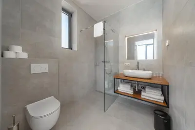 Kupaonica u objektu Alluring Rogoznica Villa 5 Bedrooms Villa Evening Star