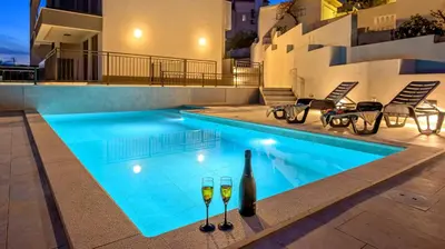 Bazen u objektu Apartments Penthouse lux XYZ ili u blizini