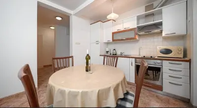 Kuhinja ili čajna kuhinja u objektu Apartmani Marina Vodice