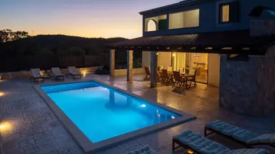 Bazen u objektu Villa Admiral Your Idyllic Retreat in rural area of Trogir hinterland ili u blizini