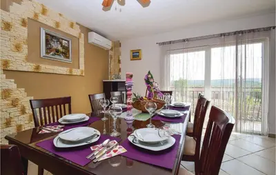 Tlocrt objekta Amazing Home In Unesic With Wifi