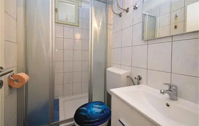 Kupaonica u objektu Amazing Home In Unesic With Wifi