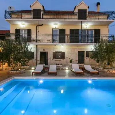 Amazing Home In Unesic With Wifi