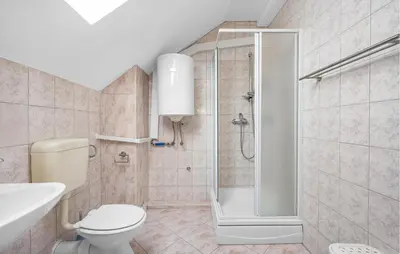 Kupaonica u objektu Amazing Apartment In Dubravice With Wifi