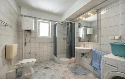 Kupaonica u objektu Amazing Apartment In Dubravice
