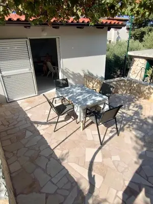 Popločani dio dvorišta ili vanjski dio objekta Beautiful Holiday House