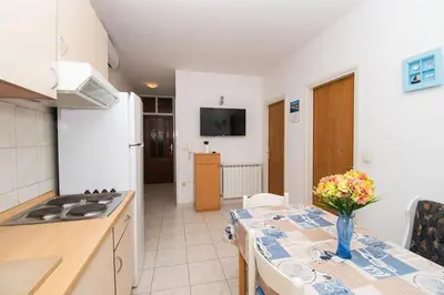Kuhinja ili čajna kuhinja u objektu Apartments Anita summer