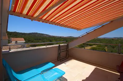 Balkon ili terasa u objektu Apartman blizu plaže u Betini