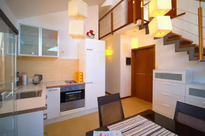 Kuhinja ili čajna kuhinja u objektu Apartman blizu plaže u Betini