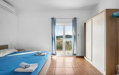 Krevet ili kreveti u jedinici u objektu Stunning Apartment In Pirovac With Wifi