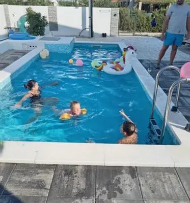 Bazen u objektu Elite Vila Bogdanovici with pool & grill ili u blizini