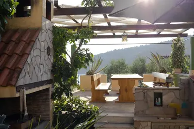Pogled na planine ili pogled na planine iz vikendica