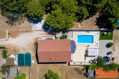 Bazen u objektu Family friendly house with a swimming pool Vrpolje, Sibenik - 24345 ili u blizini