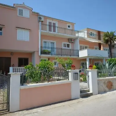 Apartments and Room Zinka