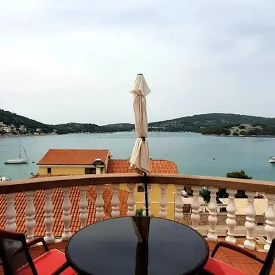 Apartments Perina Tisno