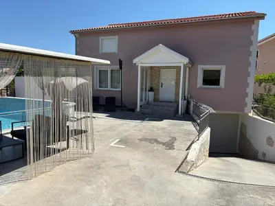 Bazen u objektu Apartment Kale ili u blizini