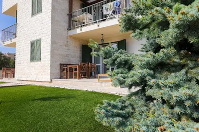 Vrt u objektu Laura Apartments