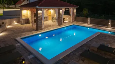 Bazen u objektu Villa Domus Alba A Tranquil Family Hideaway with Private Pool ili u blizini
