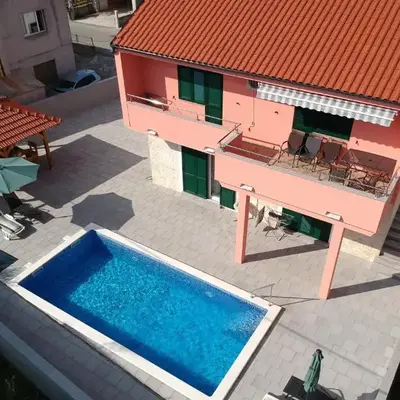 Family friendly house with a swimming pool Sibenik - 24444