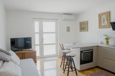 TV i/ili zabavni centar u objektu Lovelysuite Šibenik