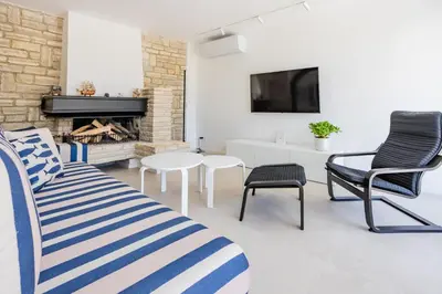 TV i/ili zabavni centar u objektu Pomalo apartments Vodice