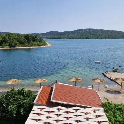 Nada Seaside Apartments Pirovac