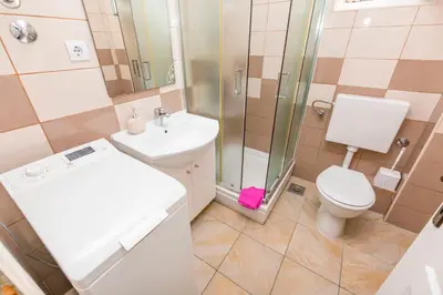 Kupaonica u objektu Apartments Poljak