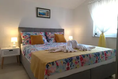 Krevet ili kreveti u jedinici u objektu Apartments with parking space Rogoznica - 24546