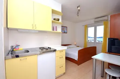 Kuhinja ili čajna kuhinja u objektu Apartments and Rooms Mare