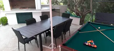 Stol za biljar u objektu Apartments Nediljka