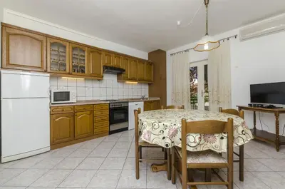 Kuhinja ili čajna kuhinja u objektu Apartments Nediljka
