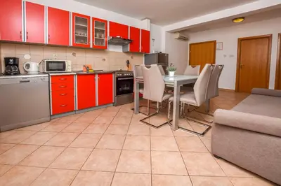 Kuhinja ili čajna kuhinja u objektu Apartments Ema
