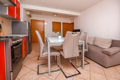 Kuhinja ili čajna kuhinja u objektu Apartments Ema