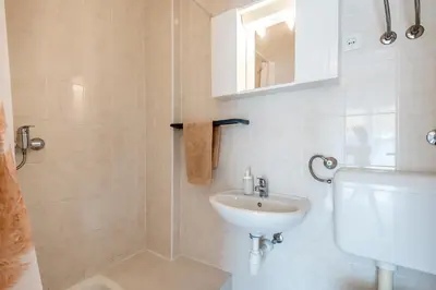 Kupaonica u objektu Apartment and Rooms Dalmatiko