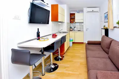 Kuhinja ili čajna kuhinja u objektu Apartments Mijo