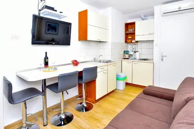 Kuhinja ili čajna kuhinja u objektu Apartments Mijo