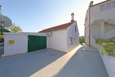 Zgrada u kojoj se nalazi vikendica