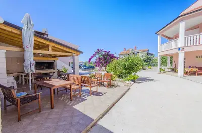 Zgrada u kojoj se nalazi apartman