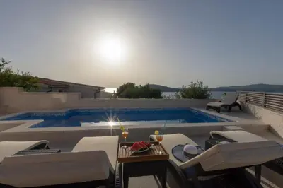 Bazen u objektu Villa Patria ili u blizini