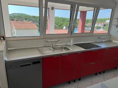 Kuhinja ili čajna kuhinja u objektu Apartments by the sea Grebastica, Sibenik - 24533