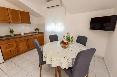 Kuhinja ili čajna kuhinja u objektu Apartments with parking space Vodice - 24553